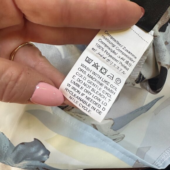 DAZY Shawl Collar Sleeveless Blue Floral Top Size Small - Picture 9 of 10